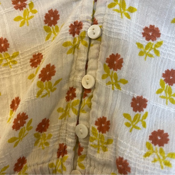 Sophia Short-Sleeve Top in Wild Calendula Block-Print - Picture 5 of 6